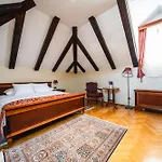 מלון Boutique Kazbek 5*